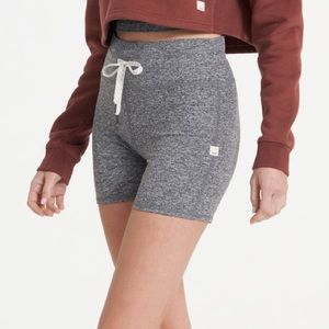 Vuori Halo Vintage short; Size S; Heather Gray